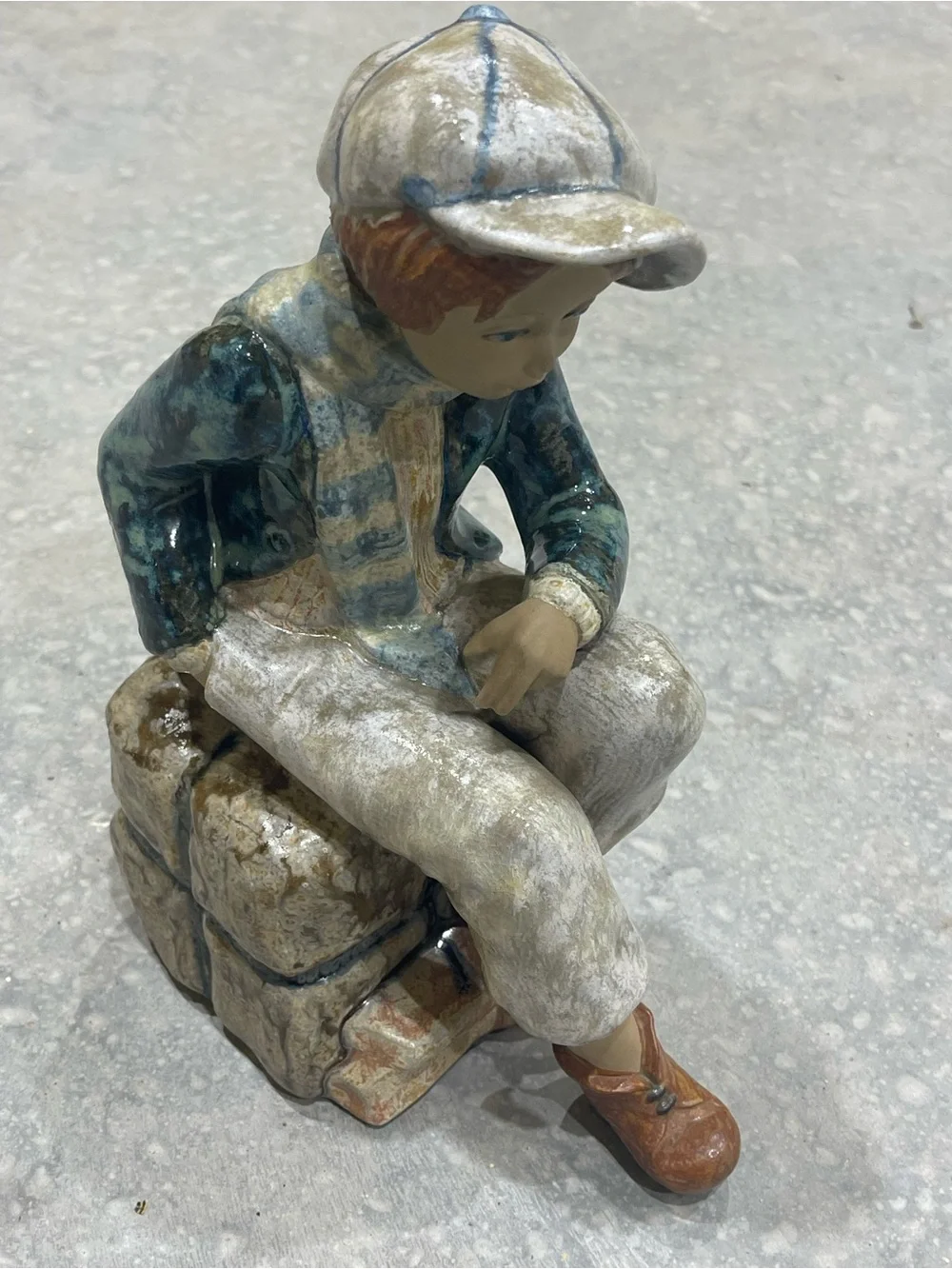 Kid Porcelian Sculpture “Sitting on Cargo” a Porcelana Artistica Levantina PAL